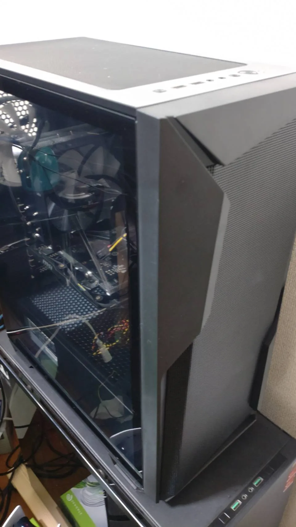 SFXVault secondary PC with Intel Core i7-8700 and GeForce GTX 750 Ti